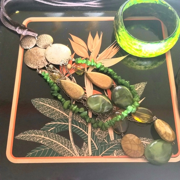 Meet your Posher, Jasmine🦊🌻🍄🥧🍁🍂🐿🦔🦝📚🕯☕🥾👩🏽🌾 - Picture 11 of 16